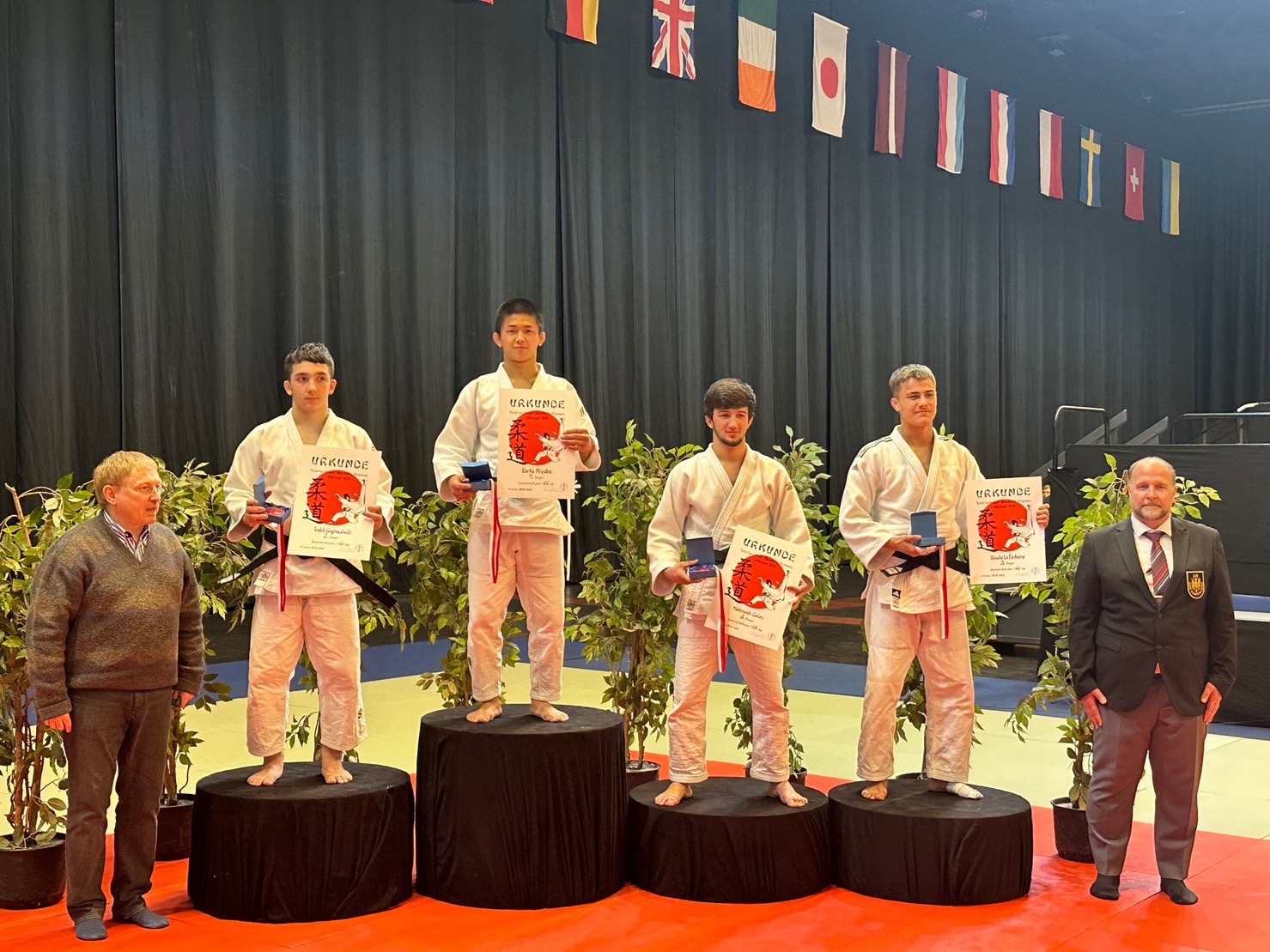 ブレーメンジュニア国際柔道大会で5階級制覇! 足立学園